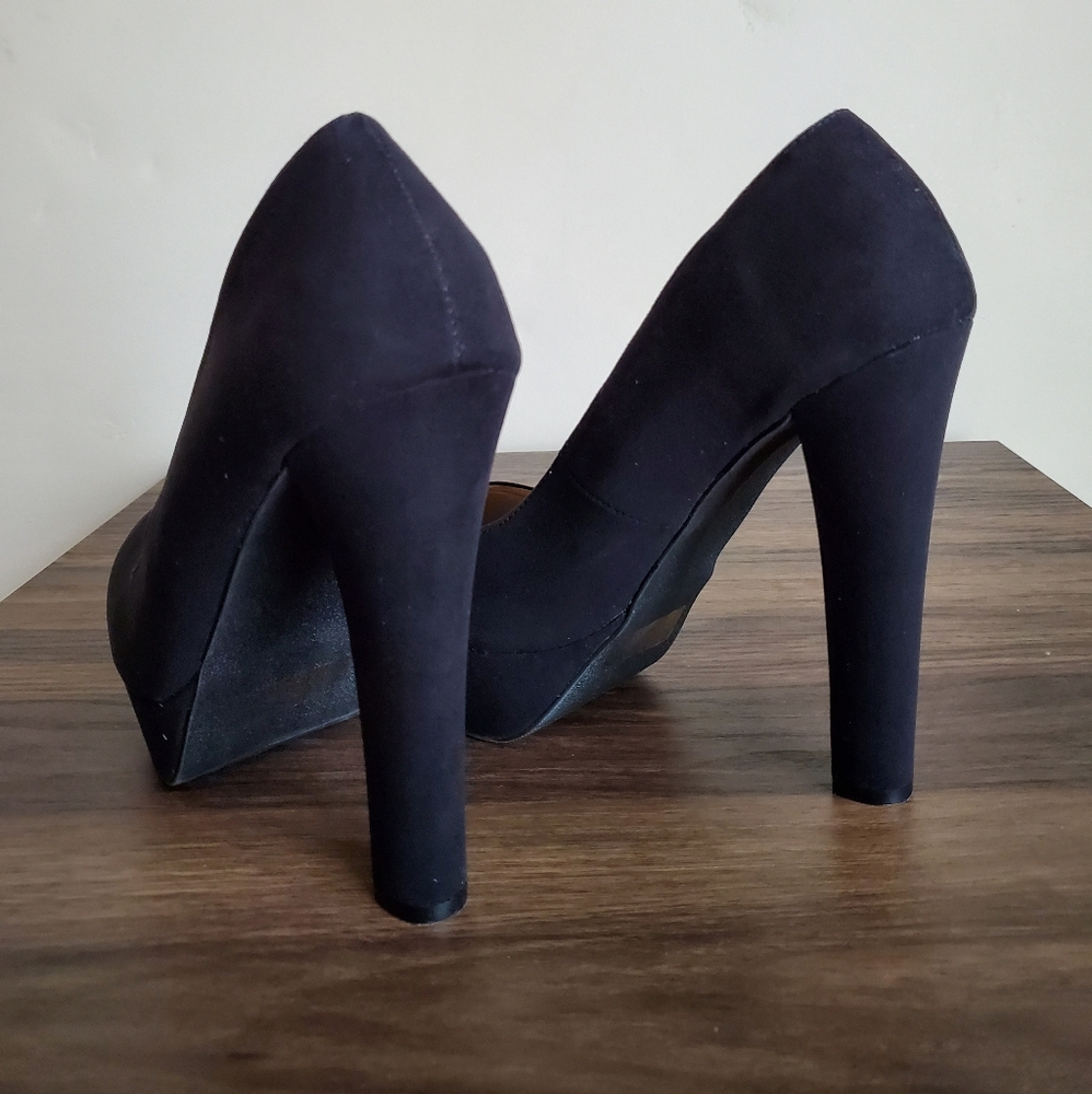 Heels - Picture 2 of 4